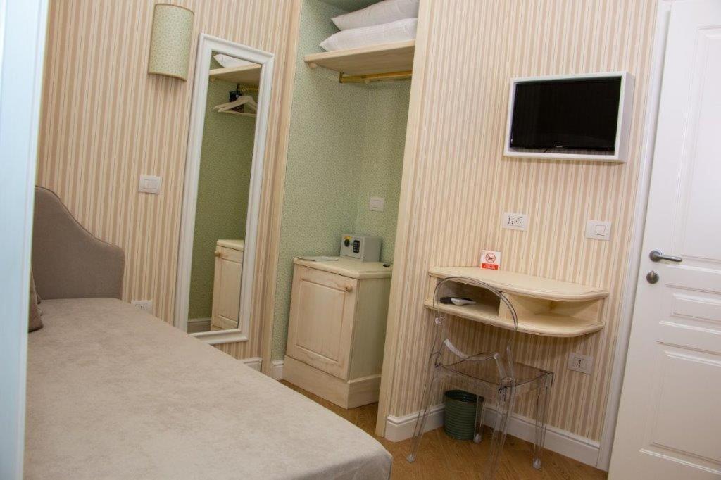 Florita Napoli Hotel Екстериор снимка