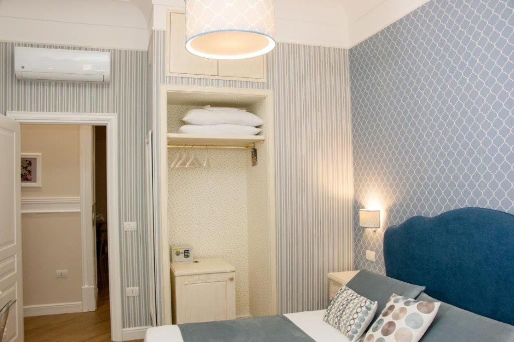 Florita Napoli Hotel Екстериор снимка