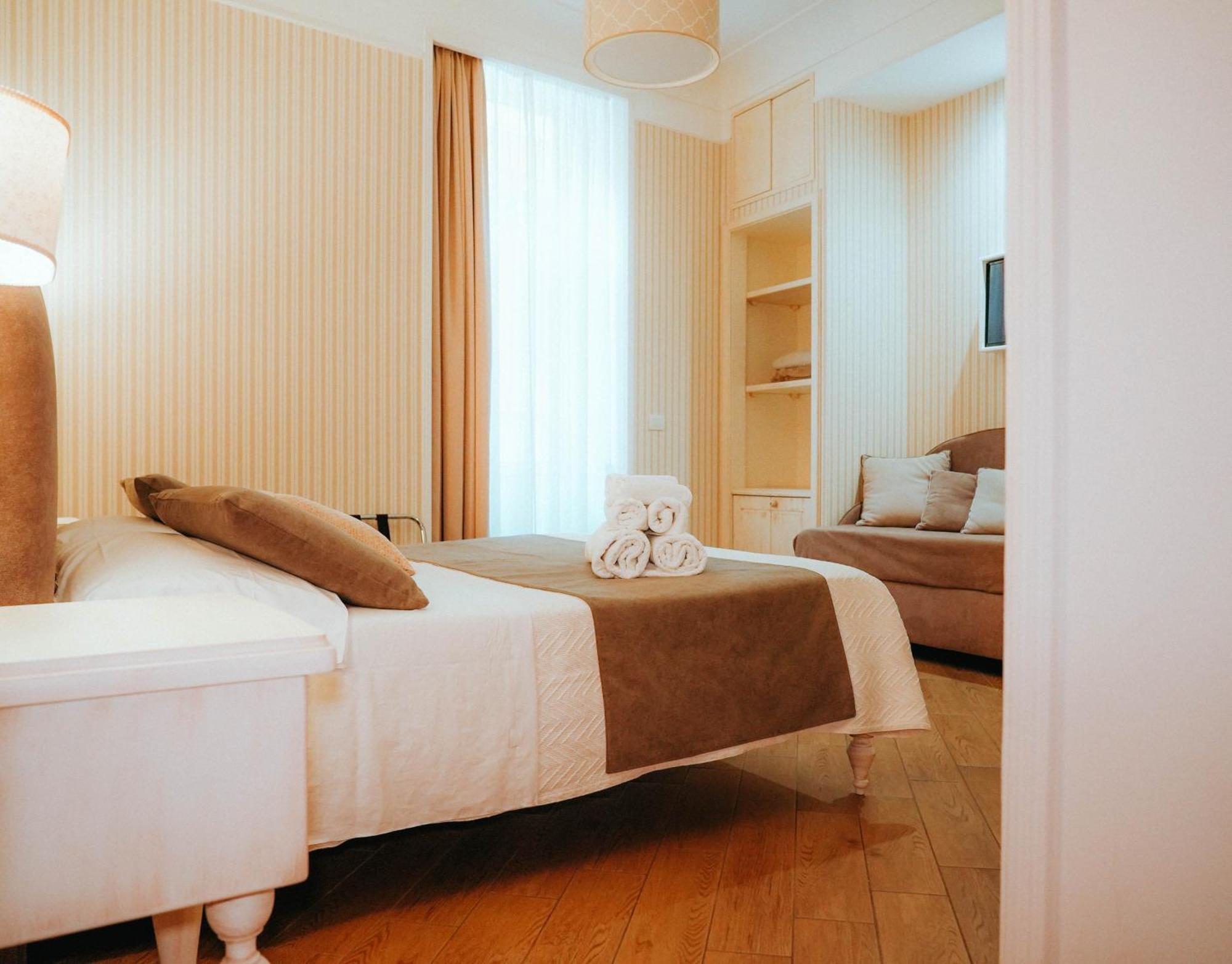 Florita Napoli Hotel Екстериор снимка