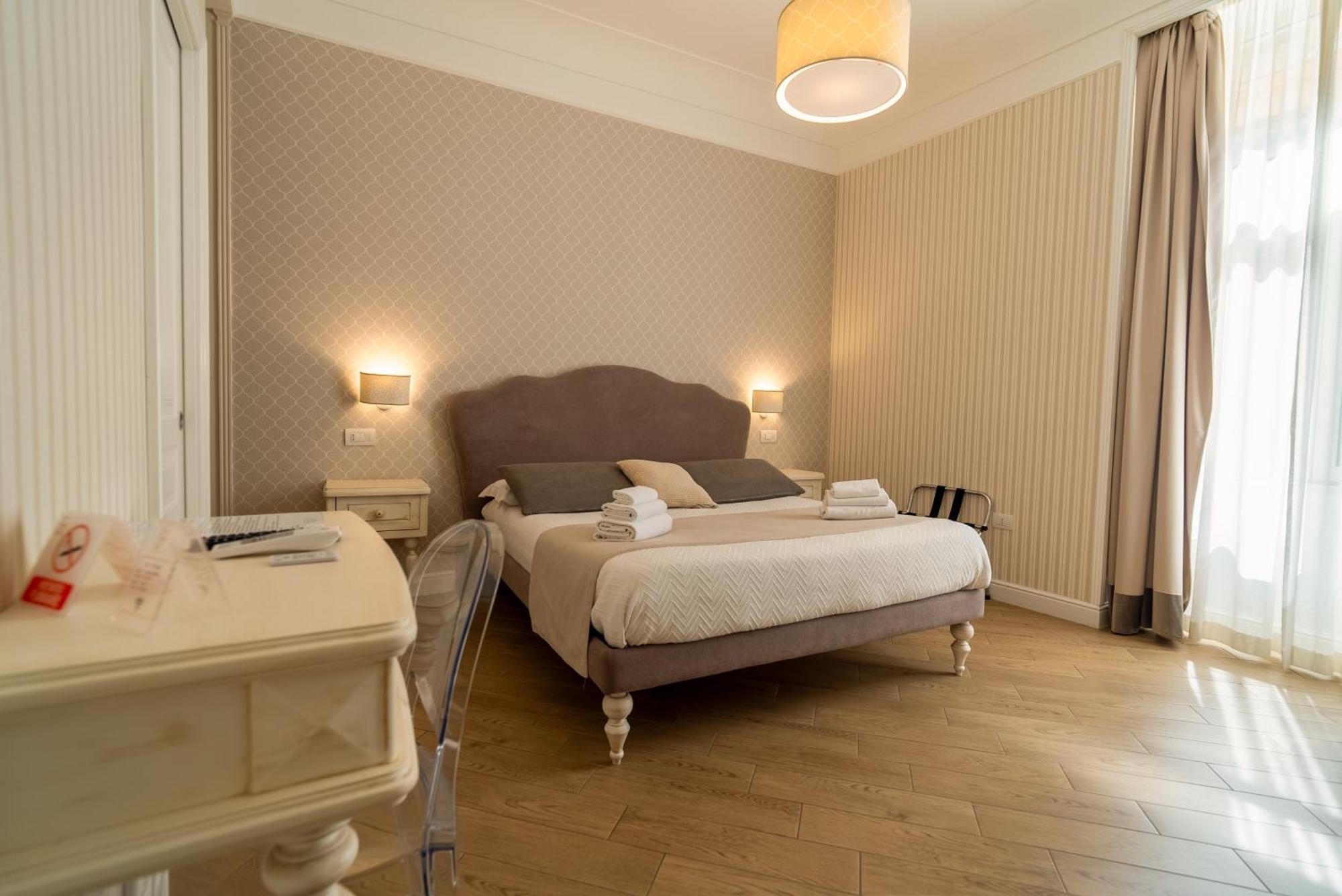 Florita Napoli Hotel Екстериор снимка