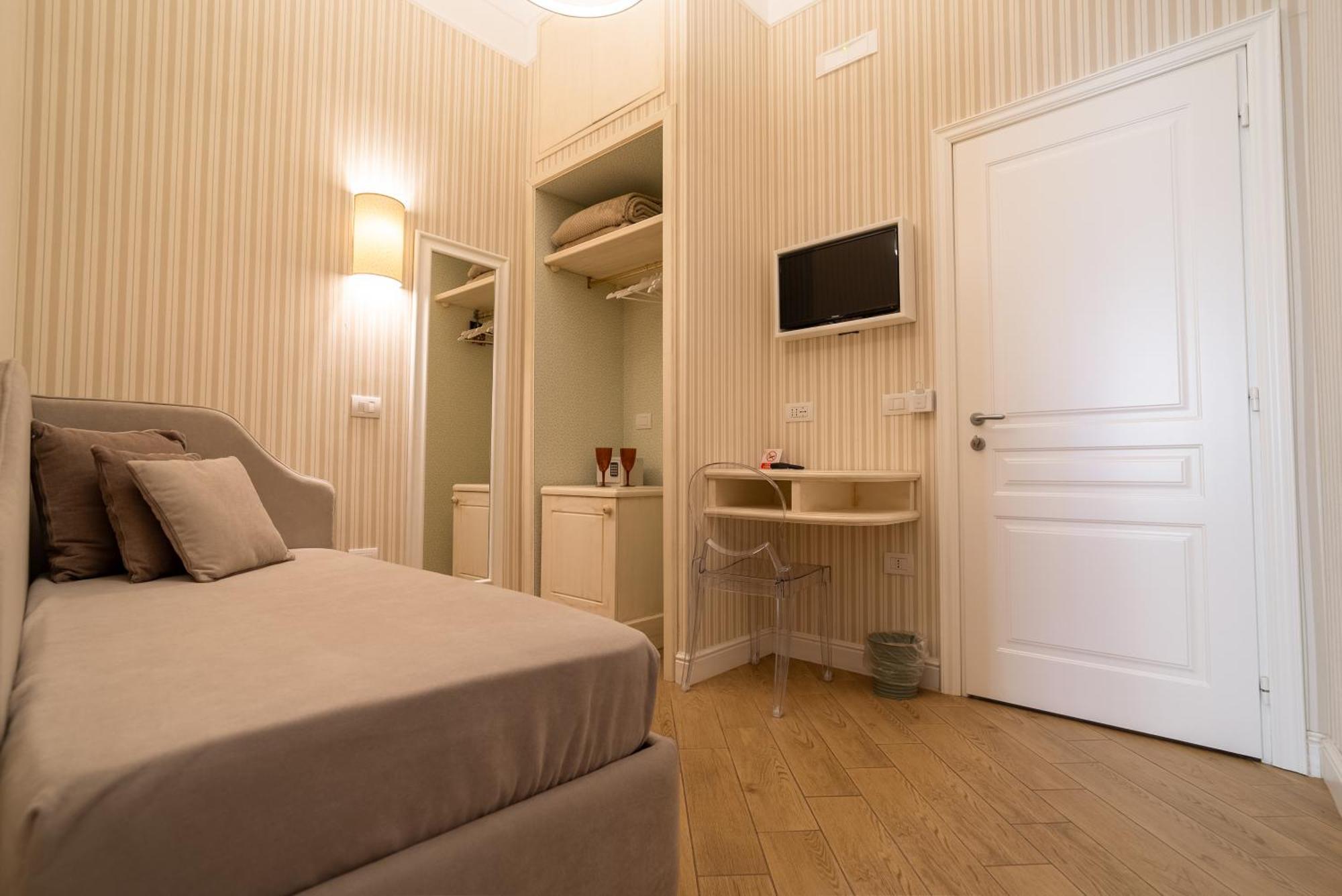 Florita Napoli Hotel Екстериор снимка
